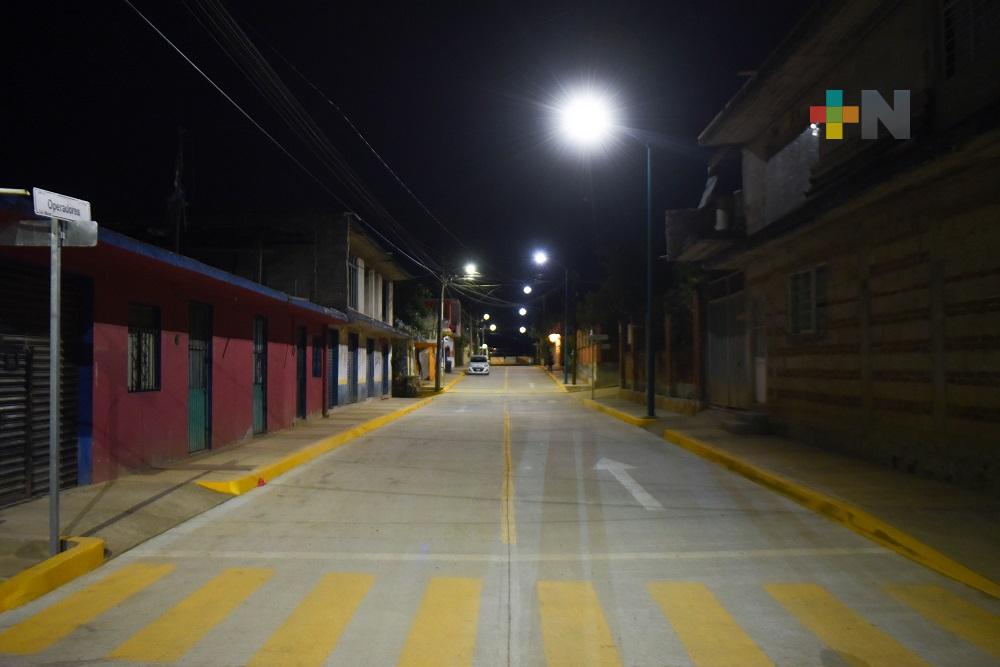 Ayuntamiento entregó pavimentación de calles en Colonia Maver