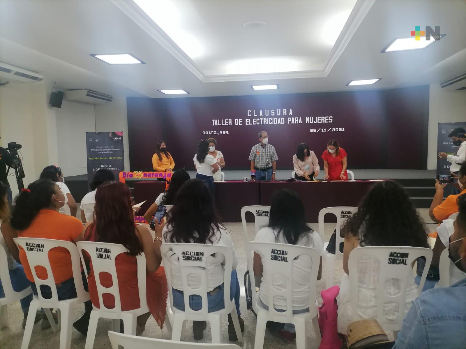 Mujeres se capacitan en oficios no convencionales