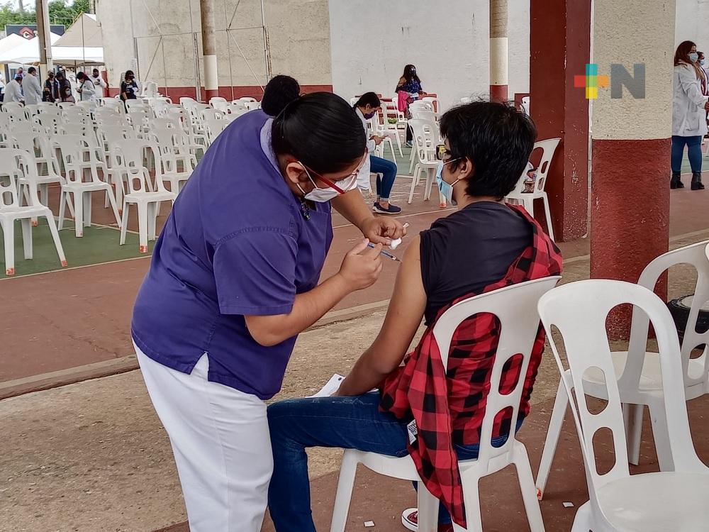 Concluye vacunación antiCovid para jóvenes de 15 a 17 años en Coatzacoalcos