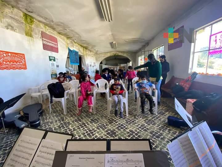 Cuentos para Conejos fomenta la lectura en faldas del Cofre de Perote