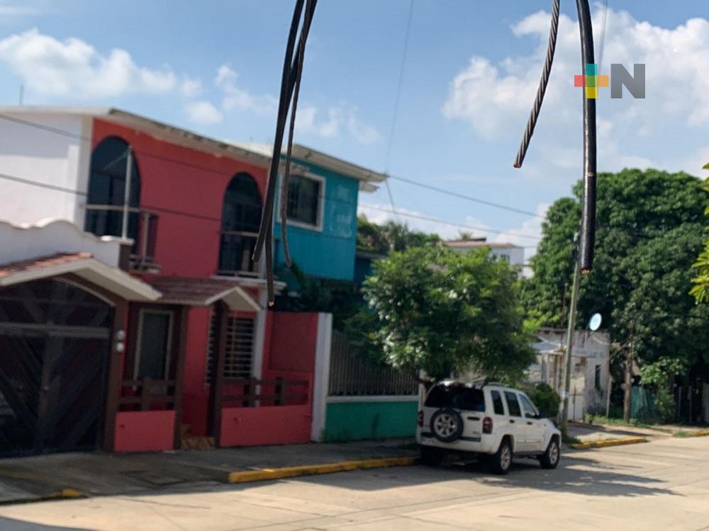 Dejan sin luz a colonia de Coatzacoalcos, sujetos roban los cables