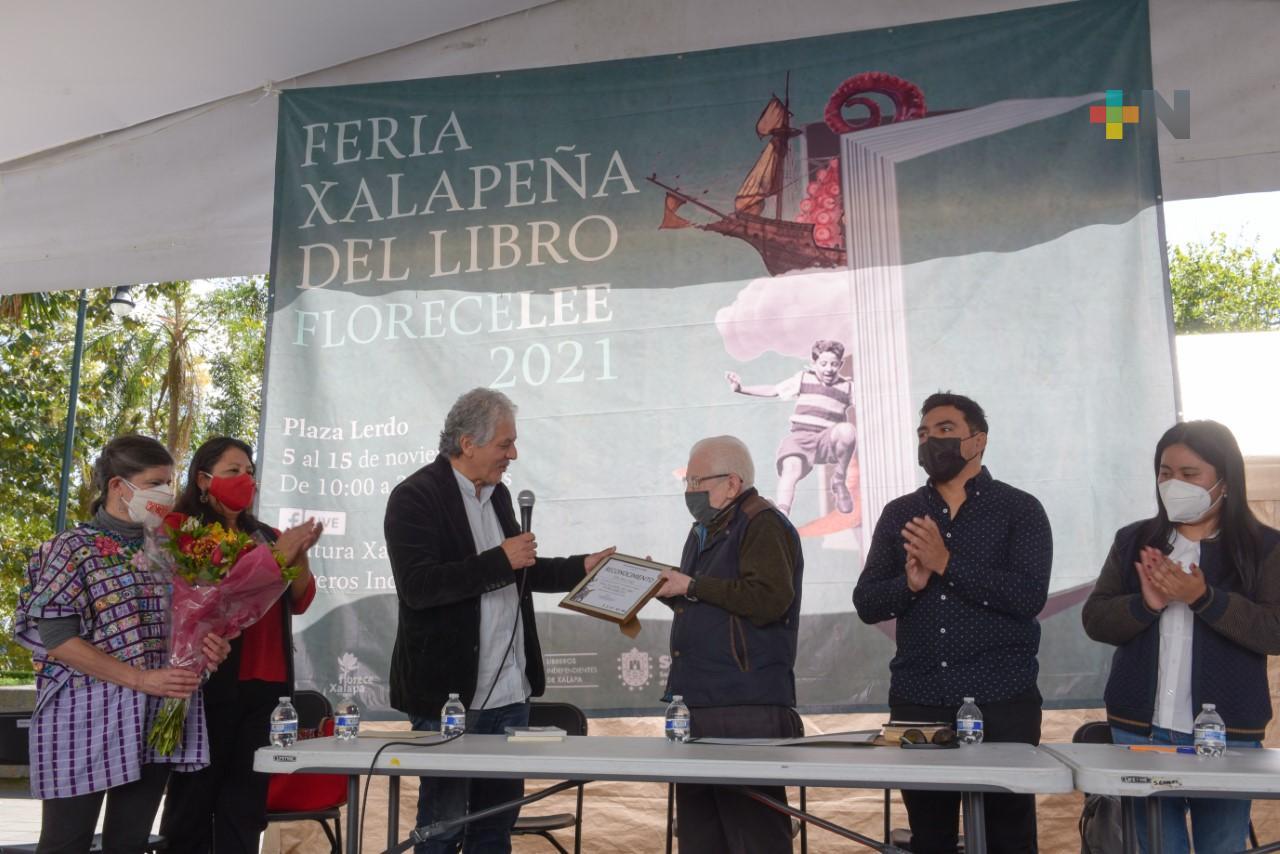 Reconocen trayectoria de académico de la UV Félix Báez Jorge