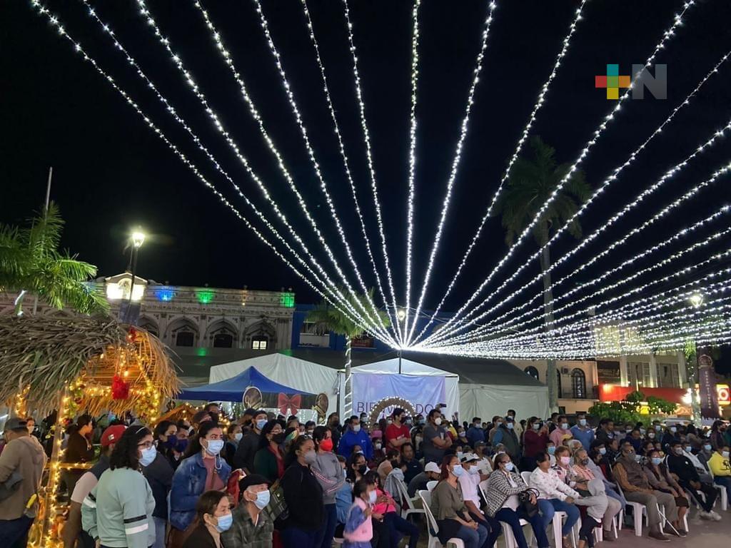 Encabeza secretario Eric Cisneros, el espectacular encendido de la Villa Iluminada en Cosamaloapan