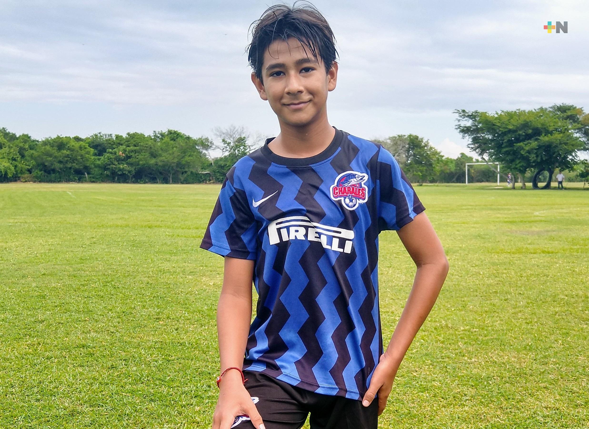 Santiago Hernández «un charal» con talento futbolístico