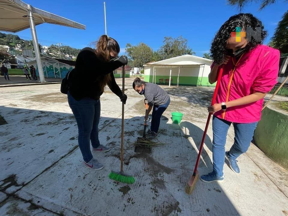 Gobernador destaca apoyo de servidores públicos en #TequioPorMiEscuela
