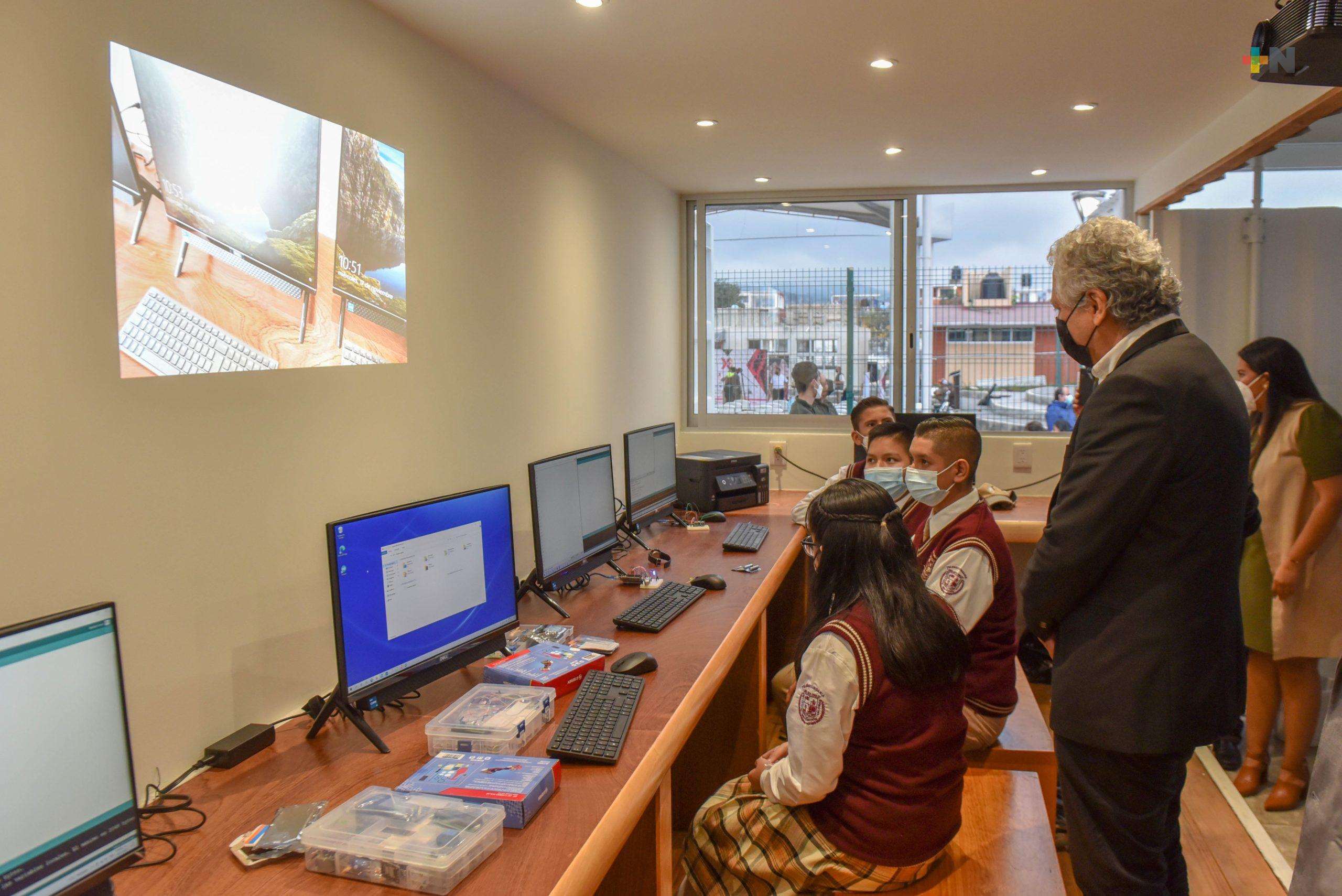 Entrega Ayuntamiento de Xalapa laboratorio Solar en el CGC El Moral