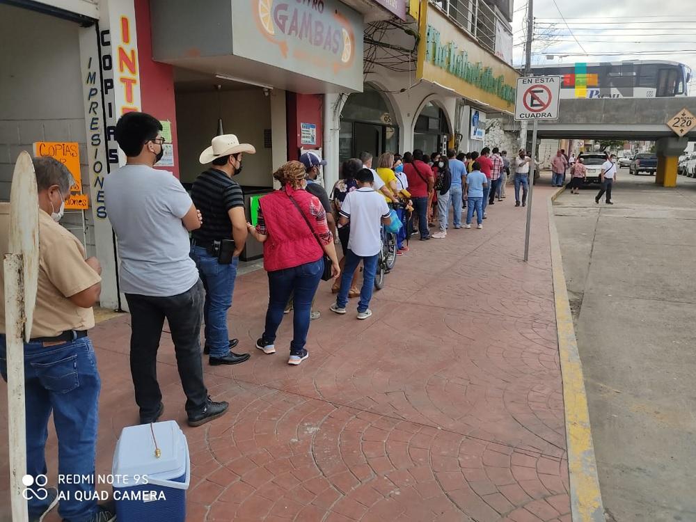 Largas filas de martinenses para recibir vacuna contra influenza