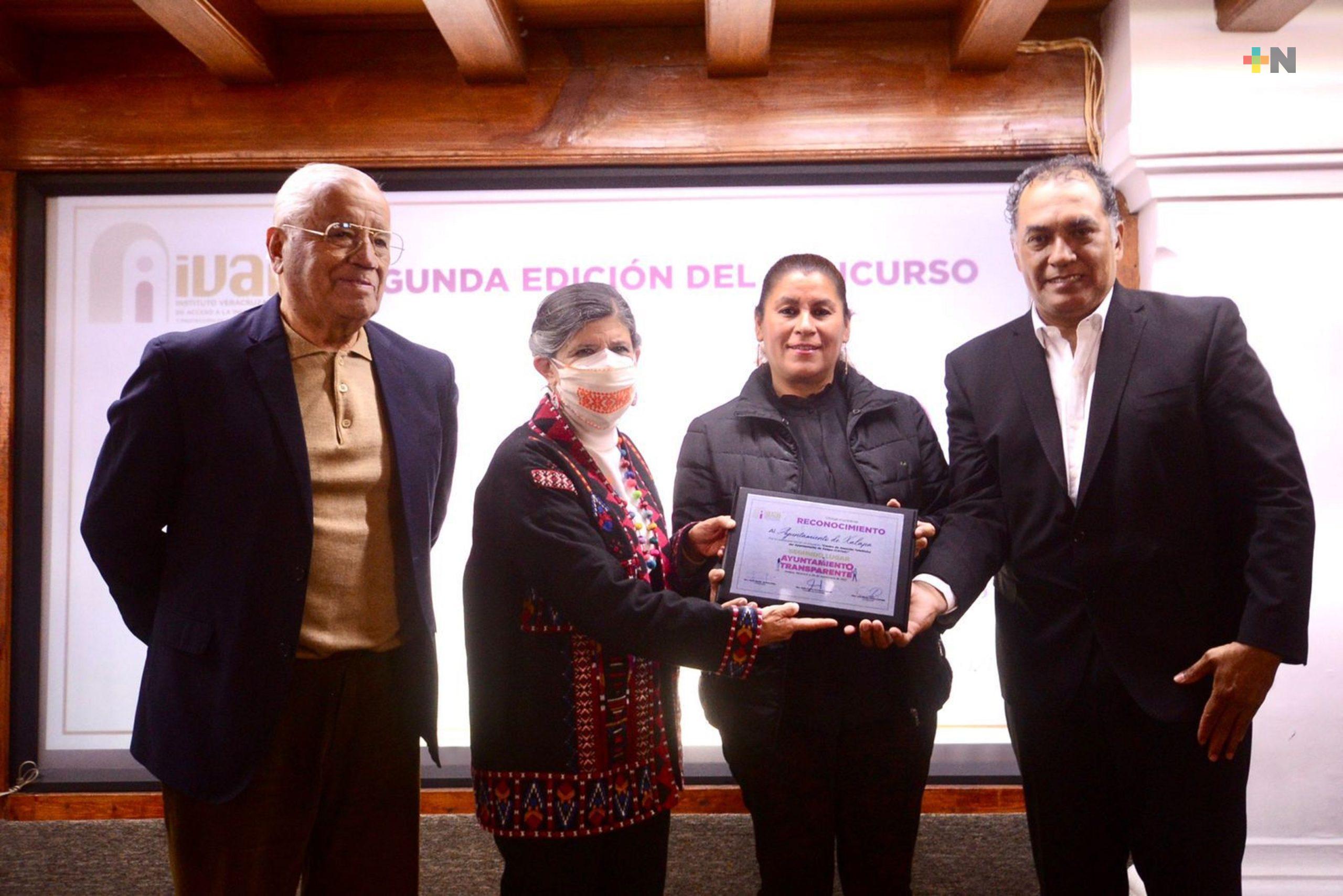 Asiste Comisión de Transparencia a Premiación al “Ayuntamiento Transparente”