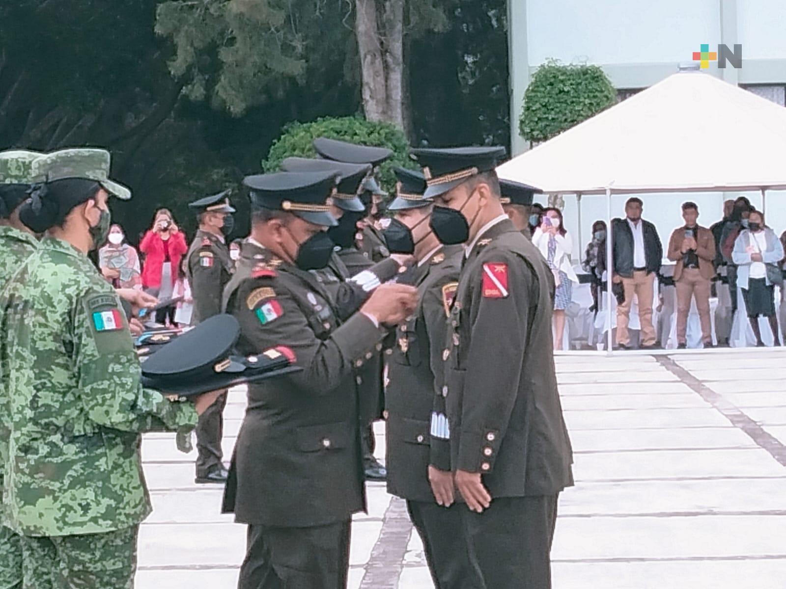 Condecoran a personal de la 26/a. Zona Militar en «El Lencero»