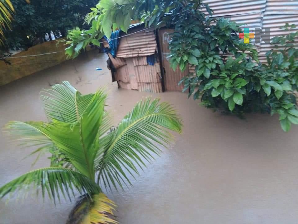 PC Estatal y Sedena apoyan en Agua Dulce y Moloacán por las intensas lluvias