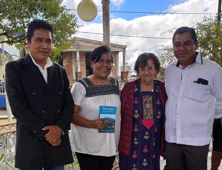Se presentó el libro «Texcatepec, cerro de cristal», compendio de tradiciones y cultura