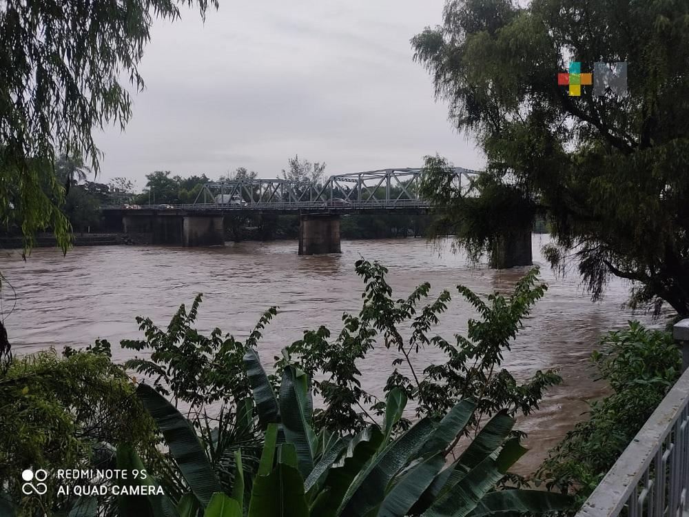 Río Bobos comenzó a desbordarse en San Rafael