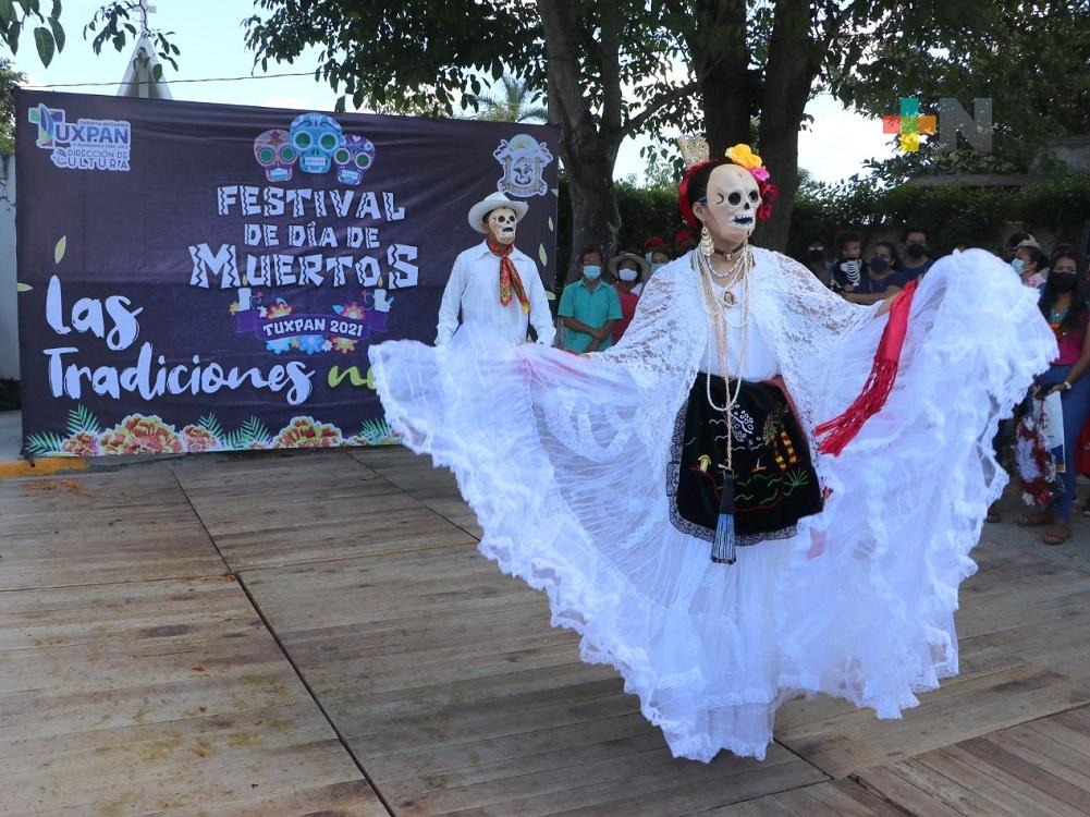 Todo un éxito el concurso de Catrines y Catrinas en Tuxpan