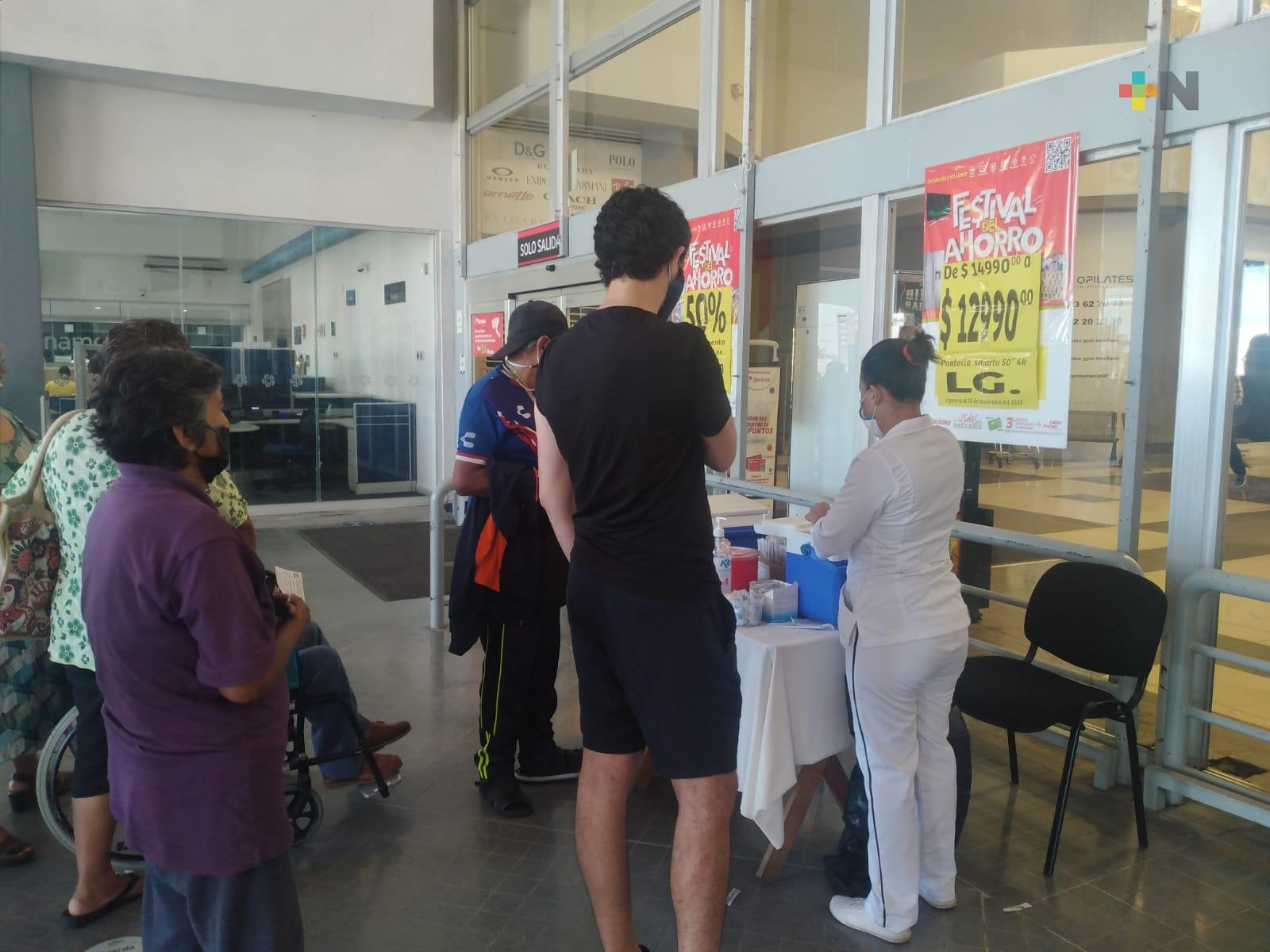 Veracruzanos se vacunan contra la influenza