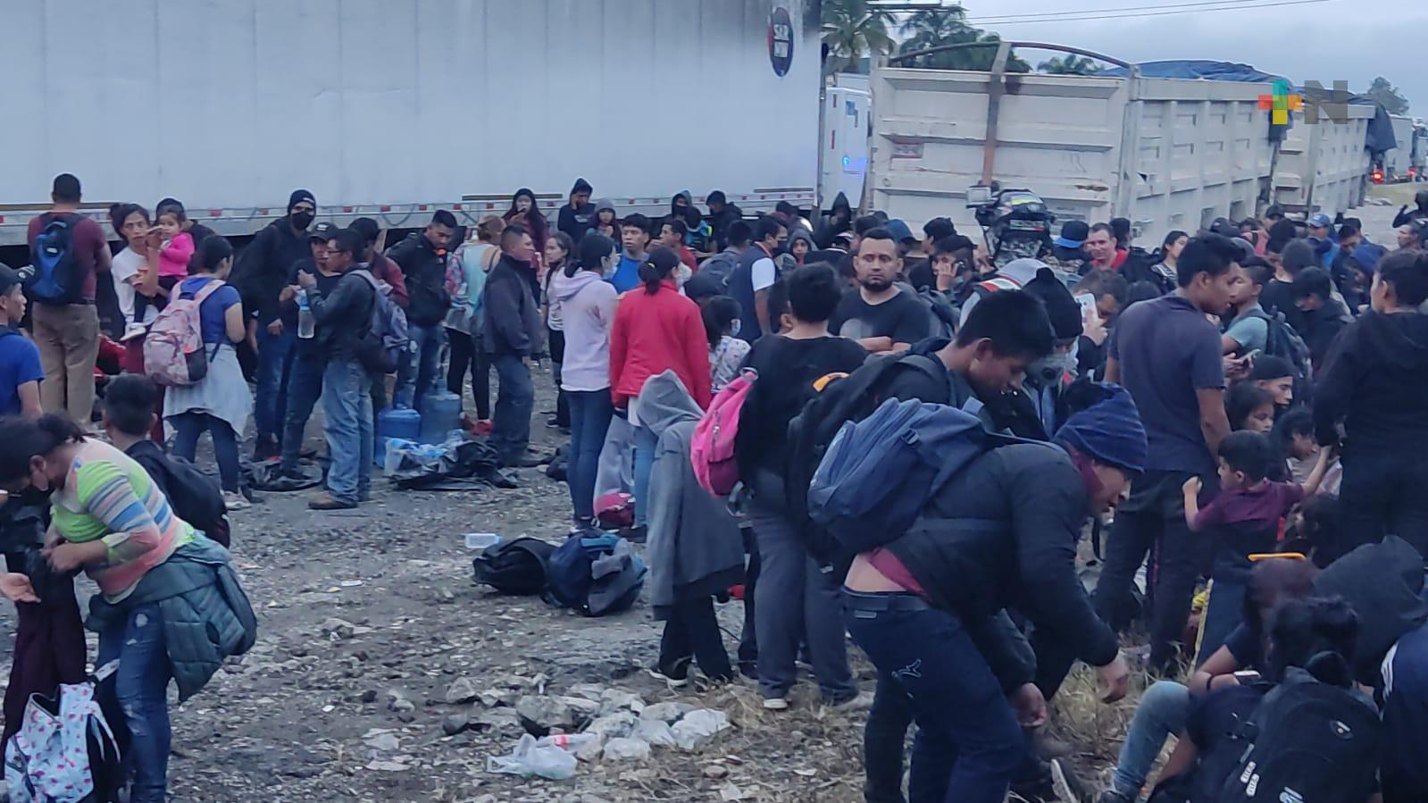 Aseguran 100 indocumentados en zona centro