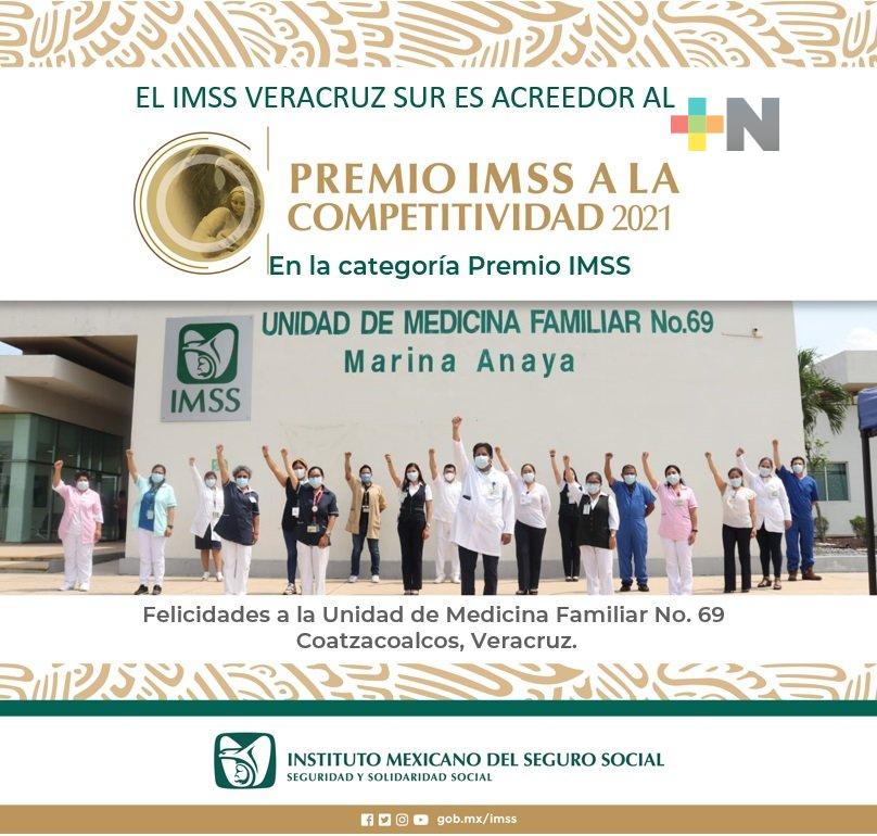 Recibe IMSS-Coatza distintivo Águila doble oro