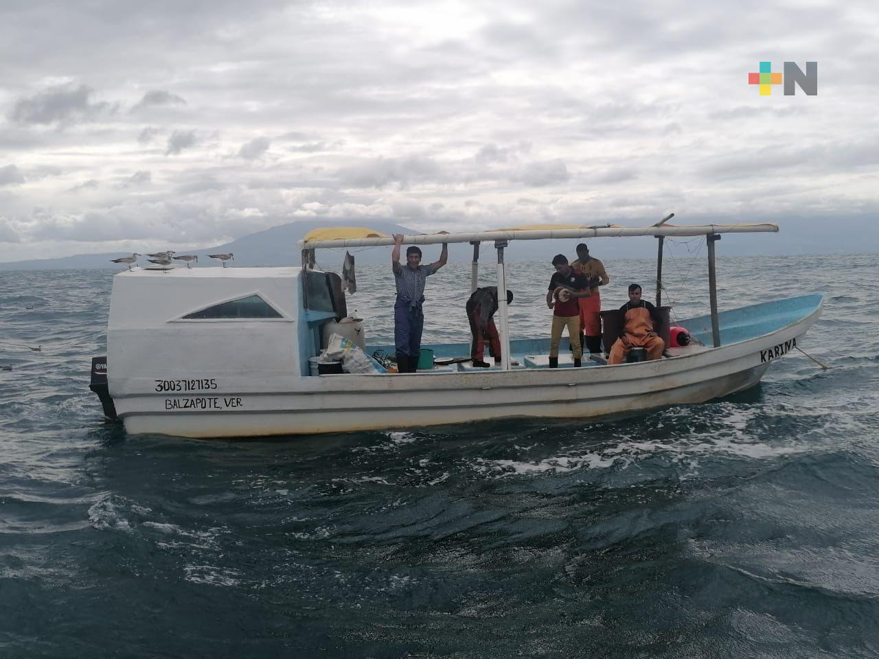 Operativo de búsqueda localiza a salvo a pescadores de Mecayapan