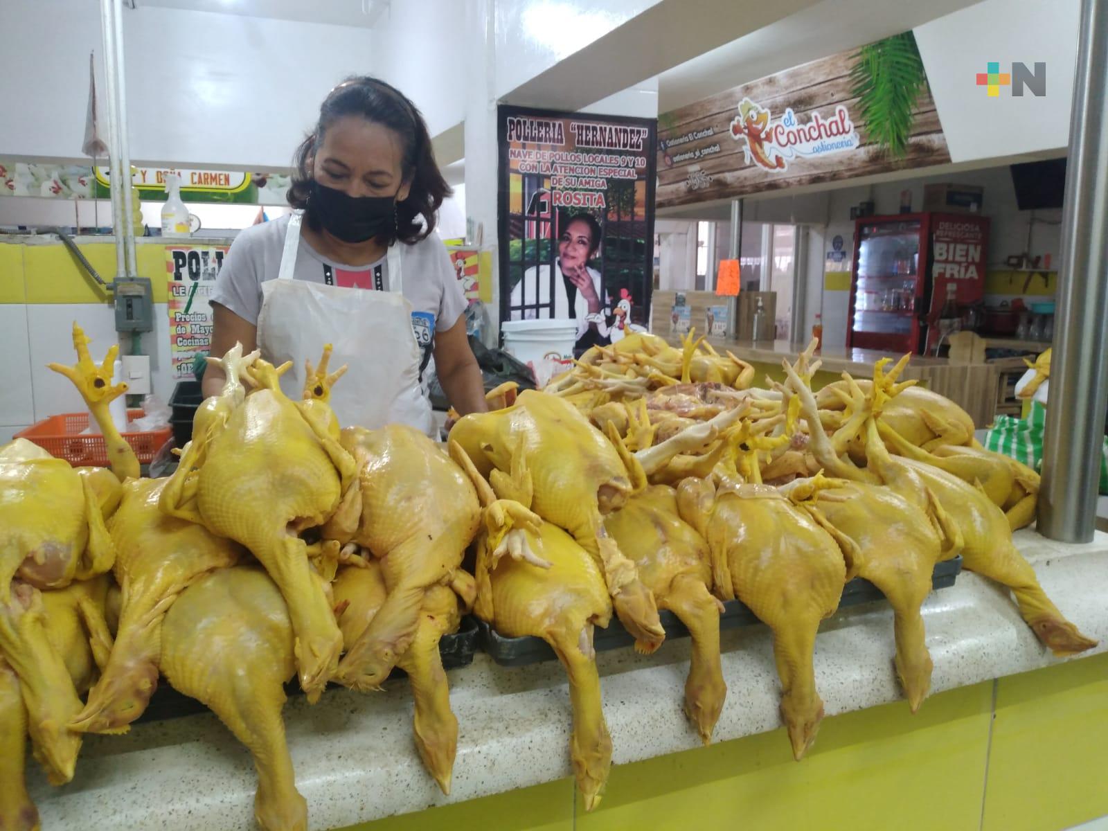 Carne de pollo y cerdo incrementa 20% su costo en mercado Hidalgo de Veracruz