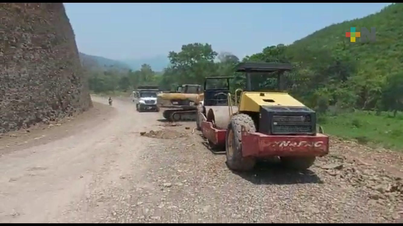 Pavimentan carretera de Ilamatlán a Zontecomatlán