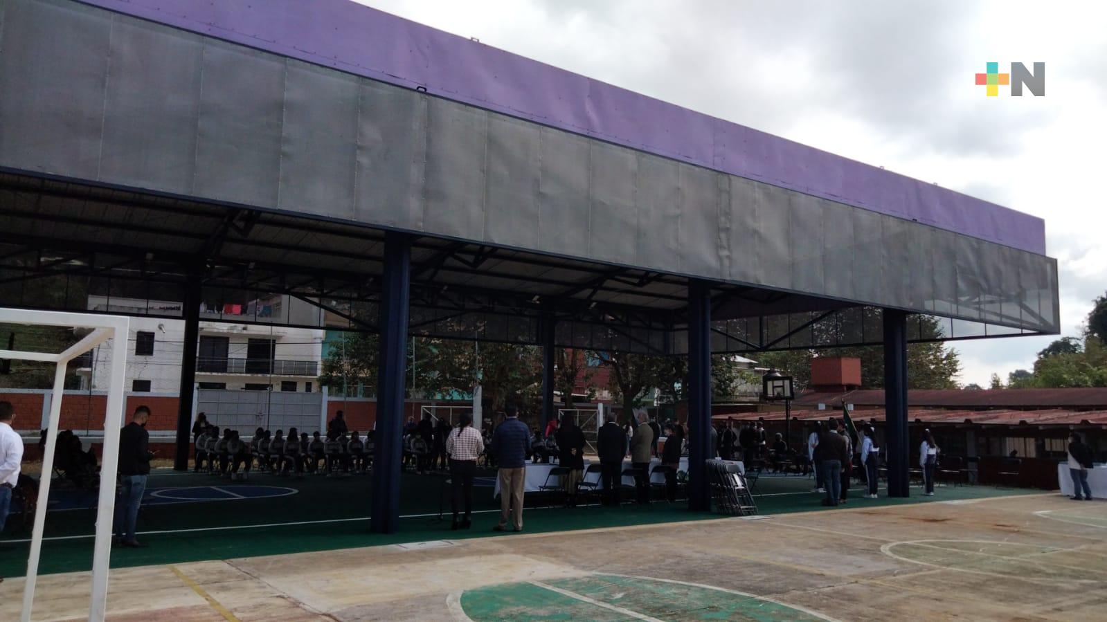 Entrega Ayuntamiento techo en Escuela Secundaria 7 de Xalapa