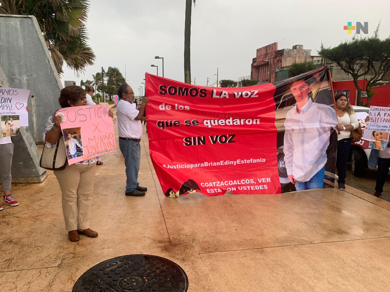 Marchan en Coatzacoalcos, exigen justicia por muerte de joven fallecido en Jalisco