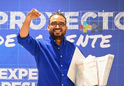 Diputado Miguel Hermida rompe con el PRI y se integra a bancada Panista