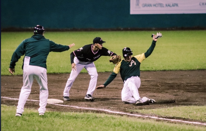 Pericos vencieron por pizarra de 9-4 al Águila-Leones, en Xalapa