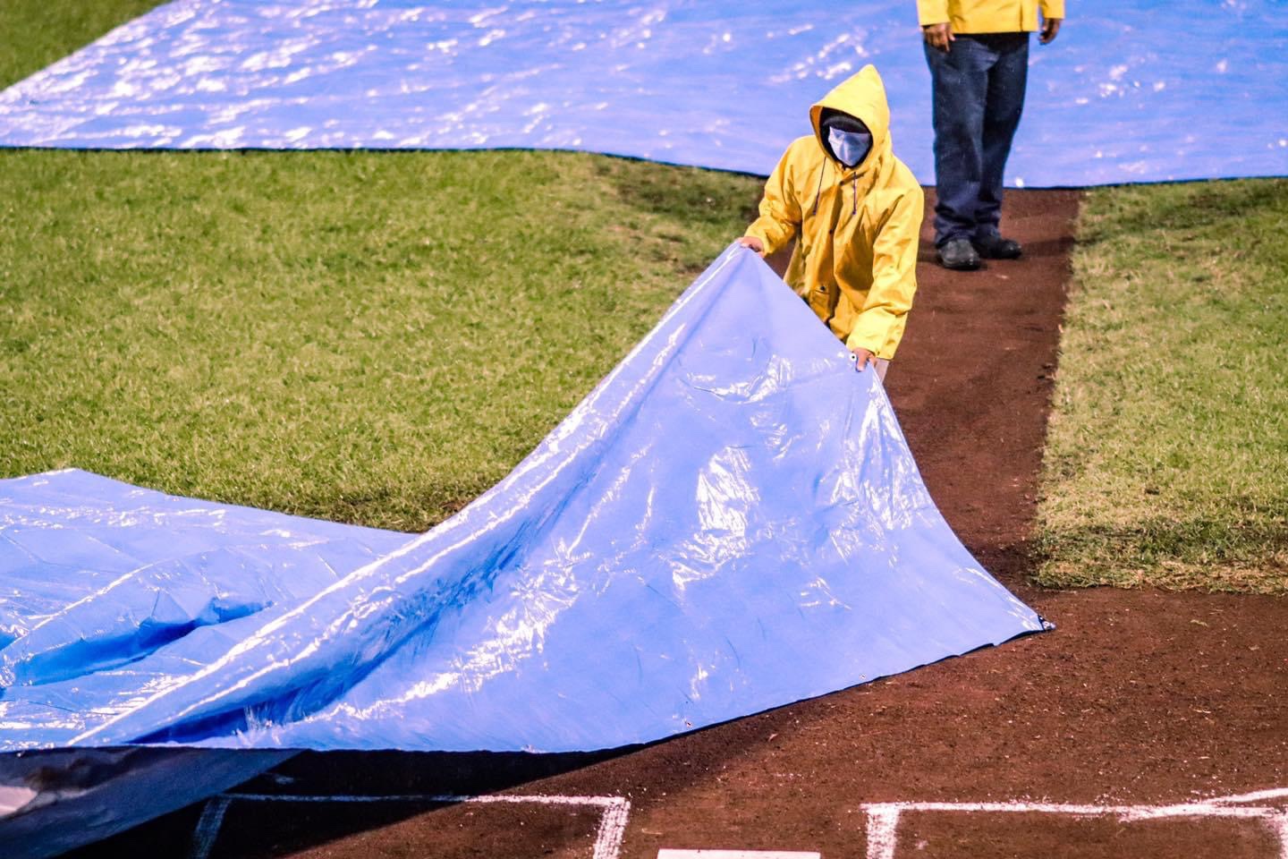 Lluvia impide inicio de la serie Águila-Yucatán vs Diablos, en Xalapa