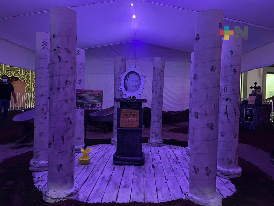 Réplica de Cementerio Antiguo de Xalapa fue instalado en Plaza Lerdo