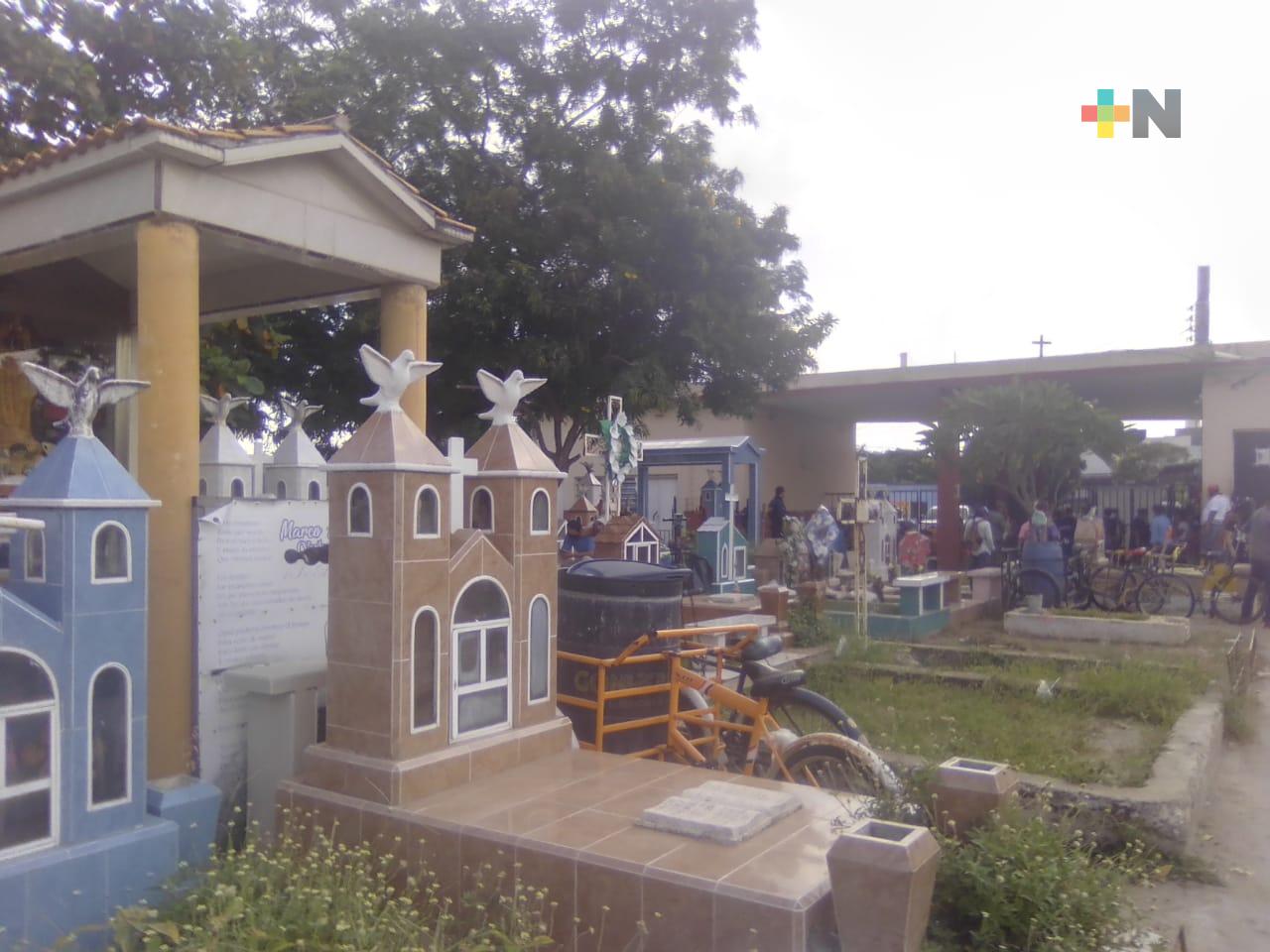 Acude ciudadanía  al Panteón Jardín del puerto de Veracruz