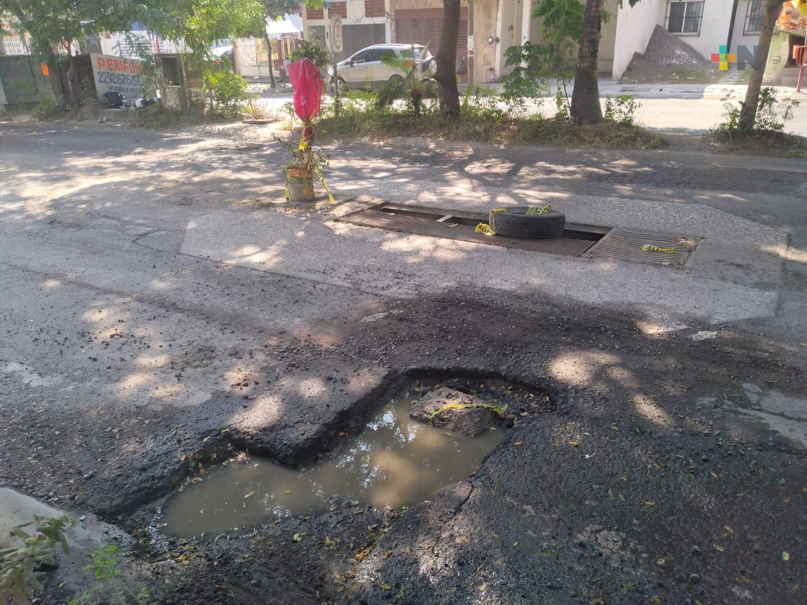 Registro sin tapa ocasiona accidentes en Veracruz puerto