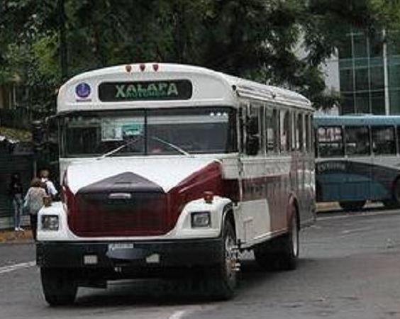 Ciudadanos y estudiantes demandan reinstalación de rutas foráneas