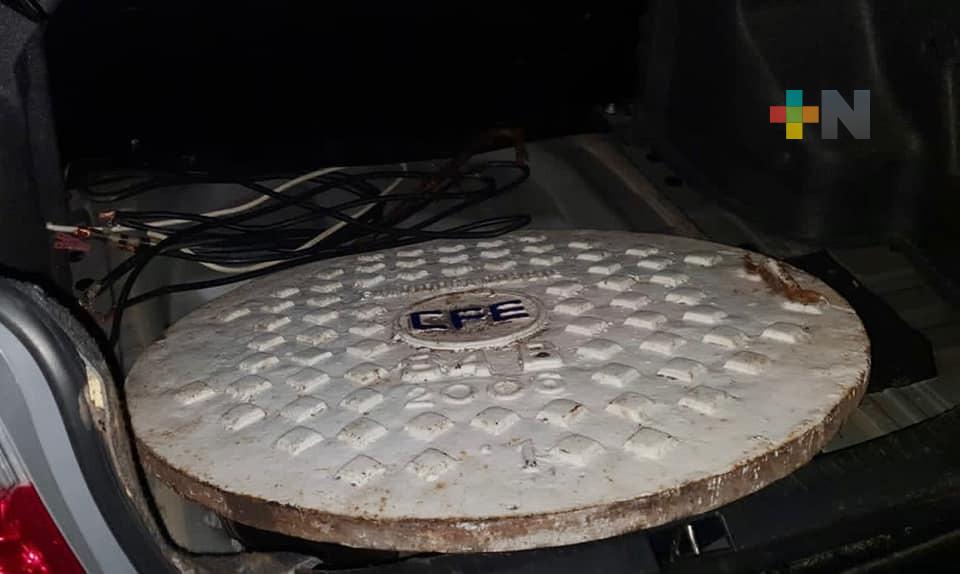 Capturan a presunto ladrón de tapas de registro de CFE