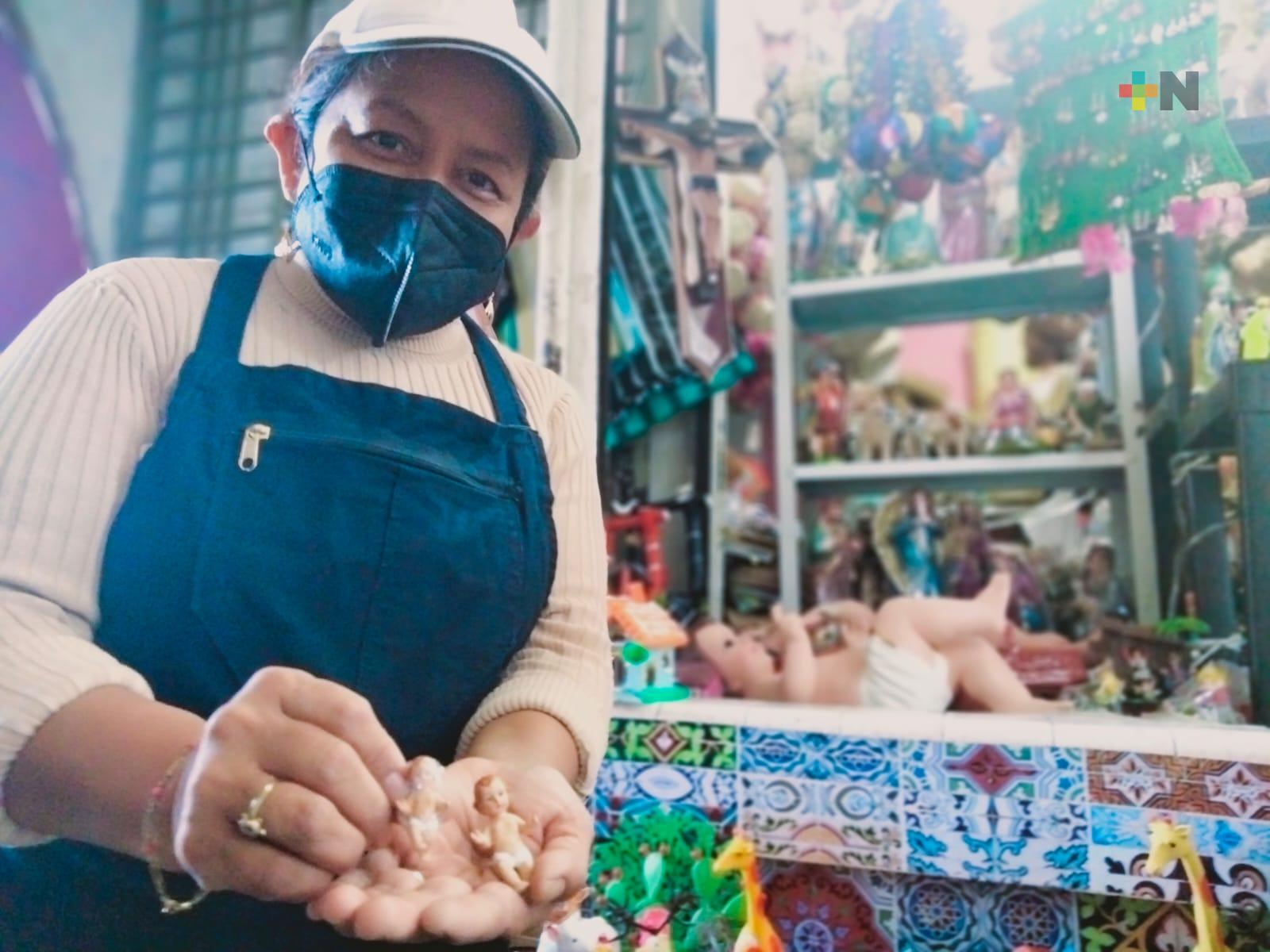 Vendedora de figuras para nacimiento continúa con tradición familiar