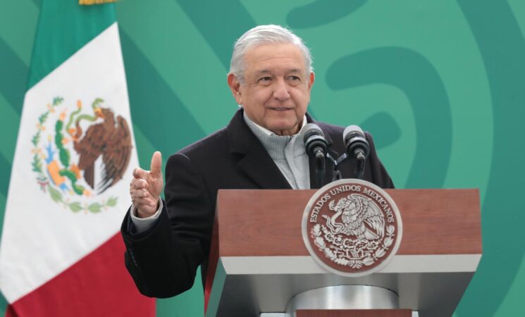 Mayores de 65 años podrían recibir dosis de refuerzo contra COVID-19 a partir del 7 de diciembre: AMLO