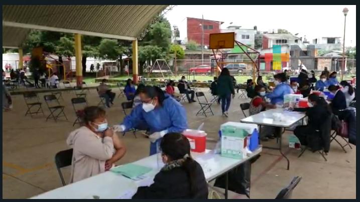 Inicia vacunación de adolescentes y embarazadas en Huayacocotla