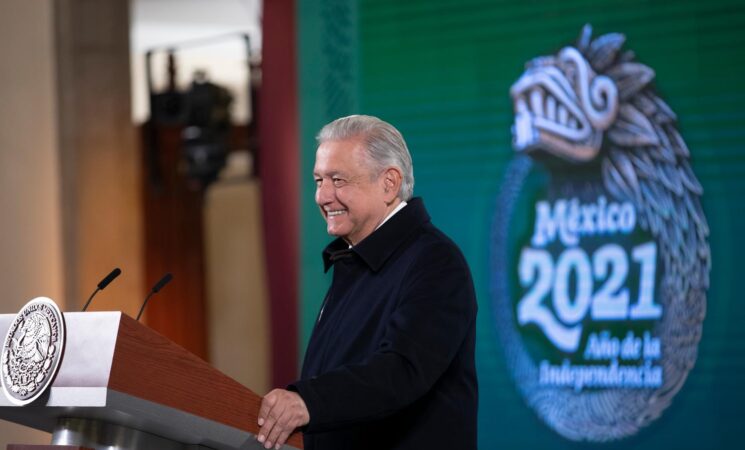 Avanzan acciones hacia la independencia energética; mejorarán condiciones laborales en Pemex: AMLO