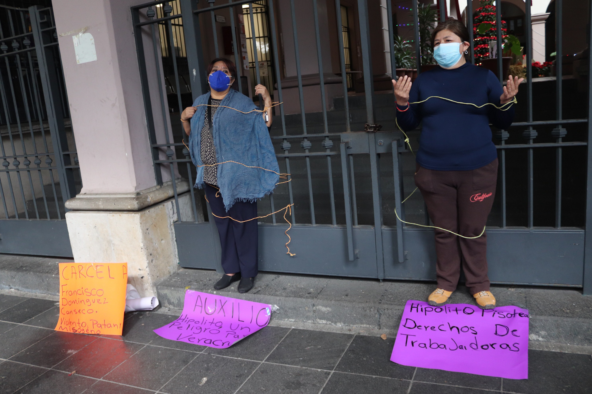 Protestan extrabajadoras del ayuntamiento de Xalapa, piden reinstalación o liquidación