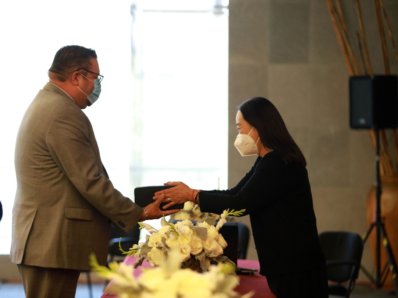 SRE continúa repatriando urnas con cenizas de personas mexicanas fallecidas en el exterior