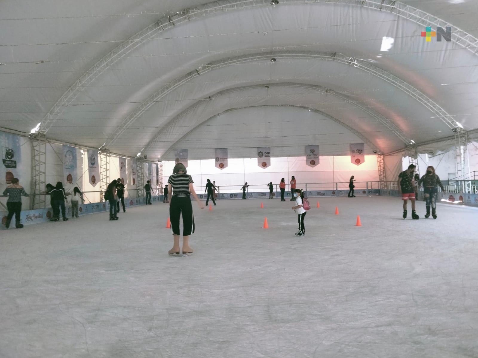 ¡Espectacular! Disco con música y luces ambientará la pista de hielo en Coatepec