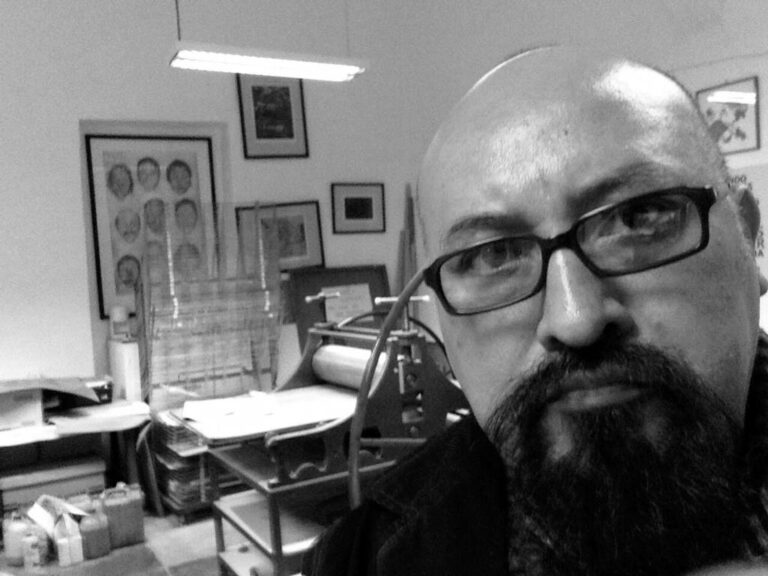 Alejandro Pérez Cruz imparte taller de grabado en la Casa de Cultura de Coatepec