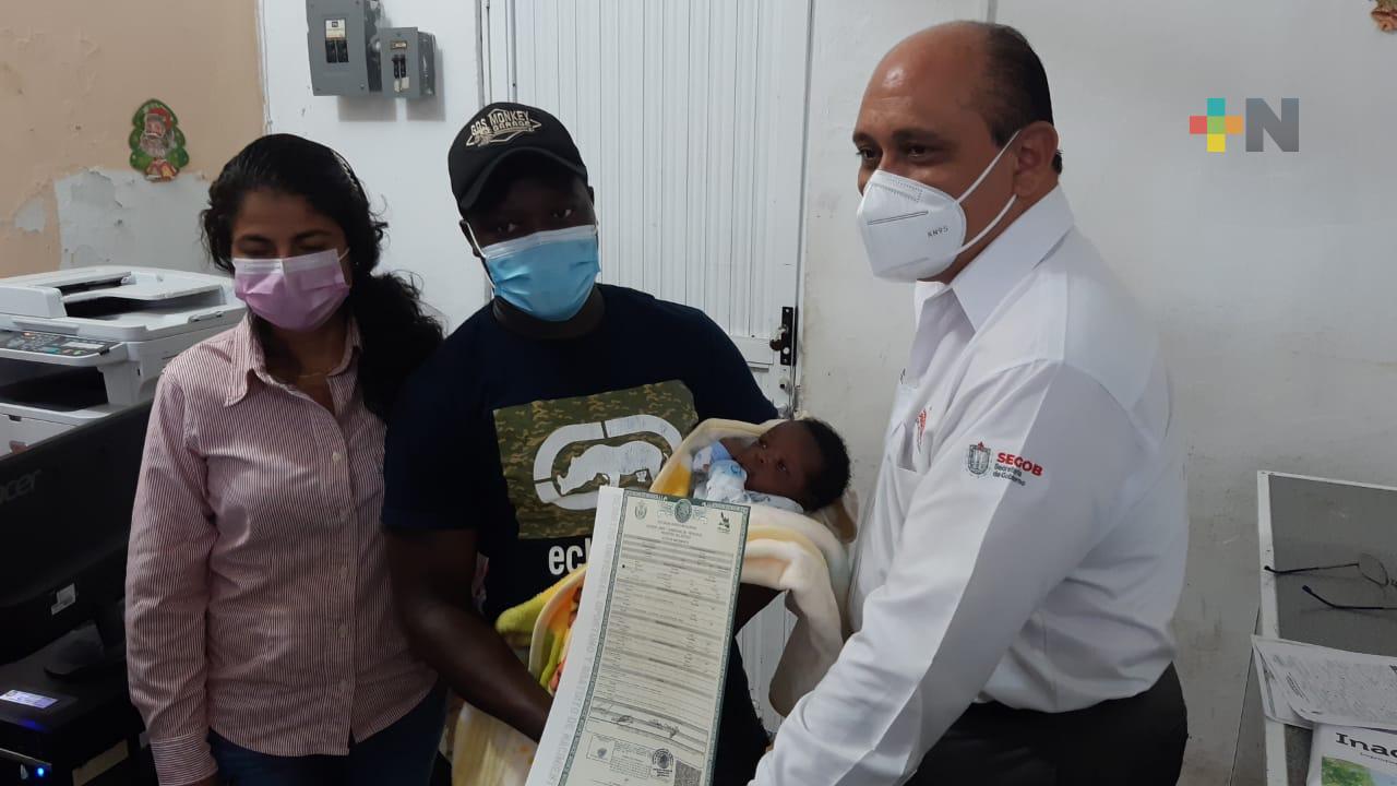 Nace en tierra veracruzana el primer bebé, hijo de padres haitianos