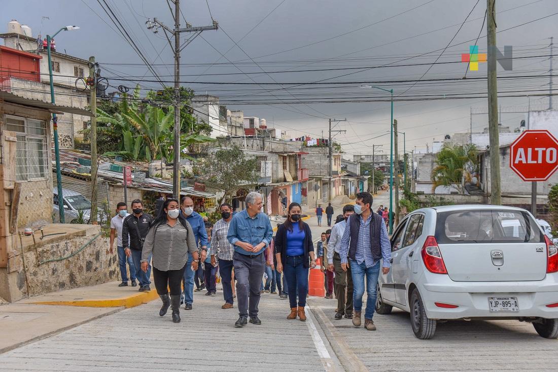 Entrega el Ayuntamiento pavimentación de calle Cerezos, en Bosques de las Lomas