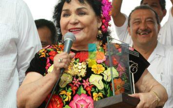 Coatzacoalcos recuerda visita de Carmen Salinas y le rinde homenaje