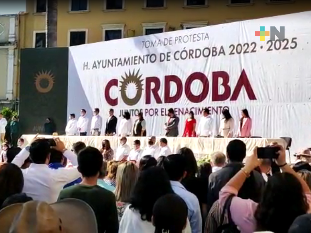 Juan Martínez Flores toma protesta como nuevo alcalde de Córdoba