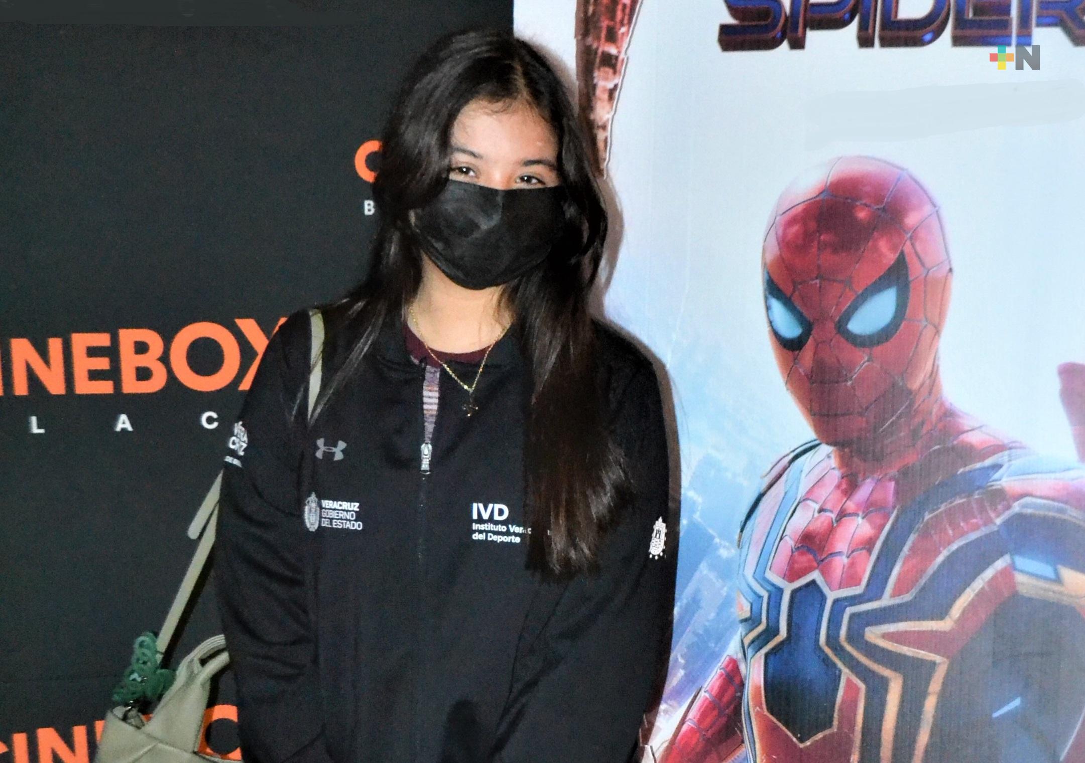 Tenismesista Natalia Domínguez calificó positivamente su estancia en Francia