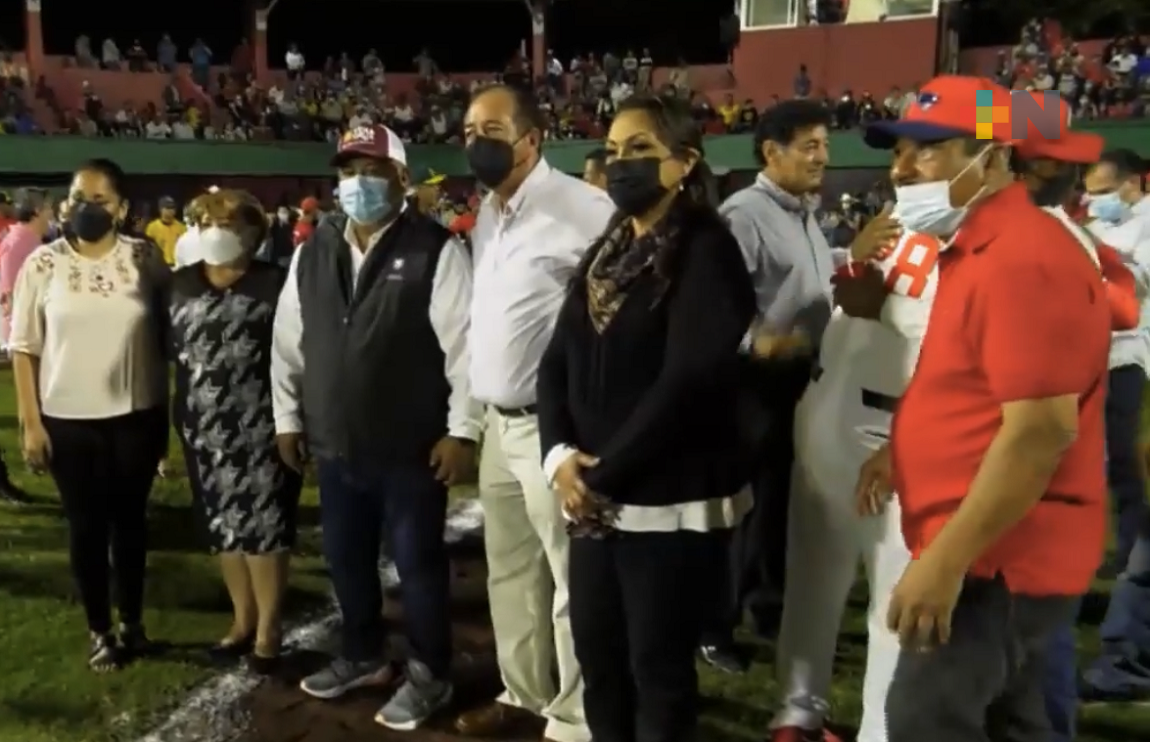 Inaugura Eric Cisneros remodelación del Parque de Béisbol en Ignacio de la Llave