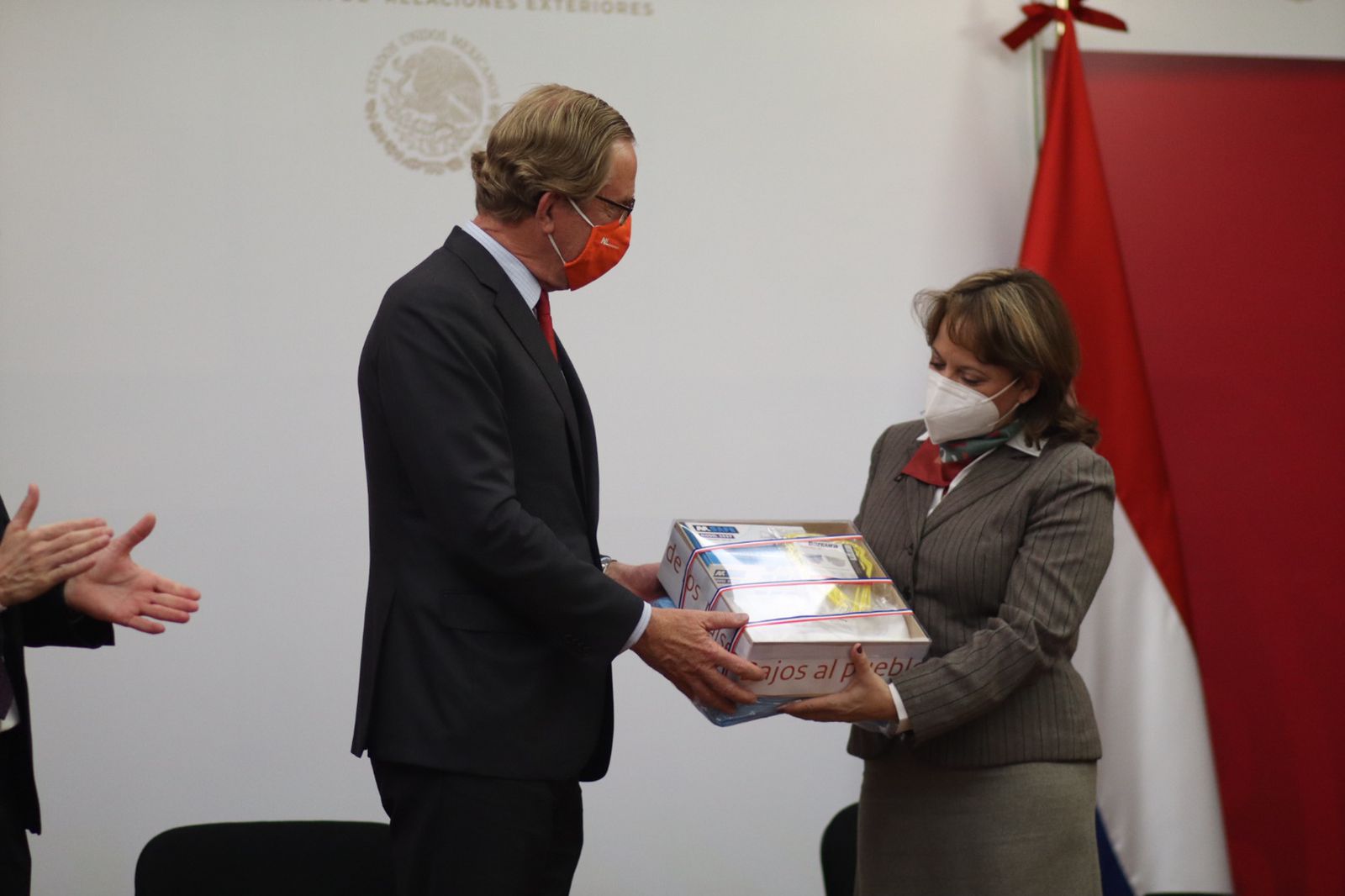 México recibió donación de insumos médicos contra Covid-19 de Países Bajos