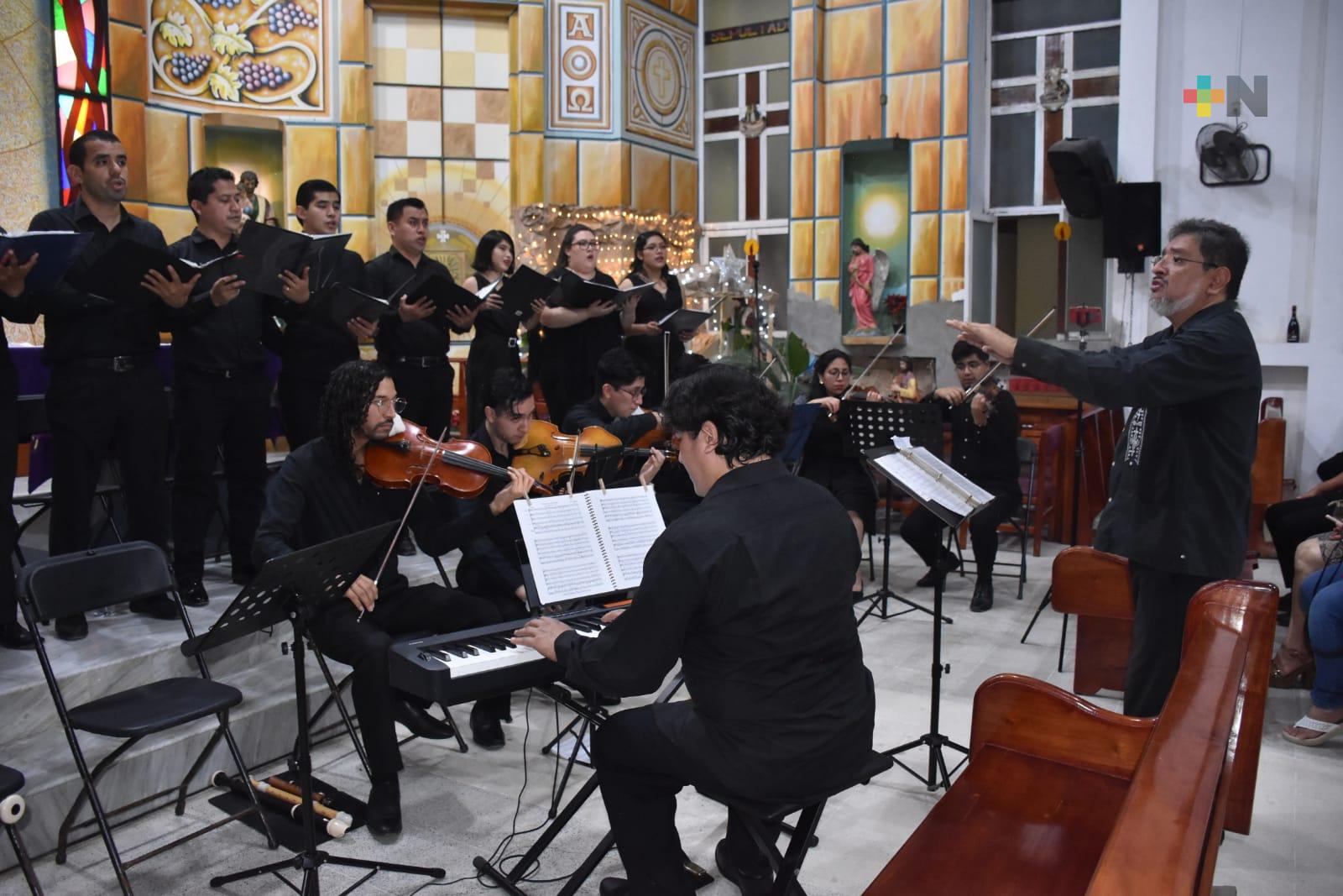 Ofrecen estudiantes de EIMCO, gran  Concierto Navideño 2021