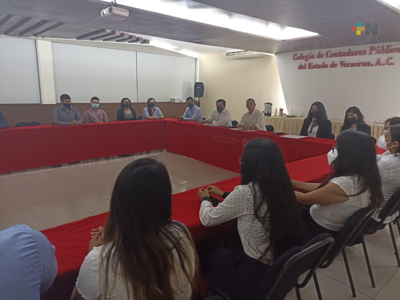 Instalan primera comisión estudiantil del Colegio de Contadores del Estado de Veracruz